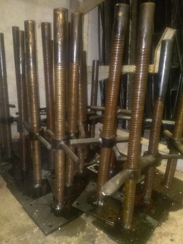 TORNILLO DE AJUSTE CON BASE